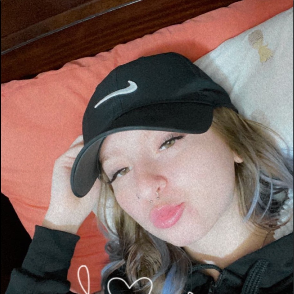 Meet your Posher, Antonia